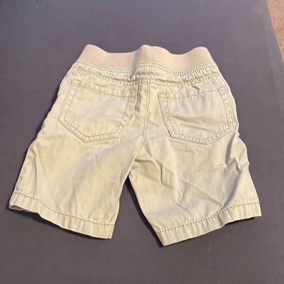 Cherokee boys 4T tan shorts. Elastic waste. - Picture 3 of 3